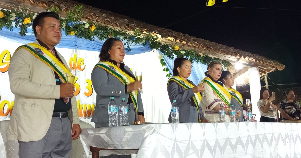 Sesión de honor por aniversario de Urubichá (Foto: Gentileza)