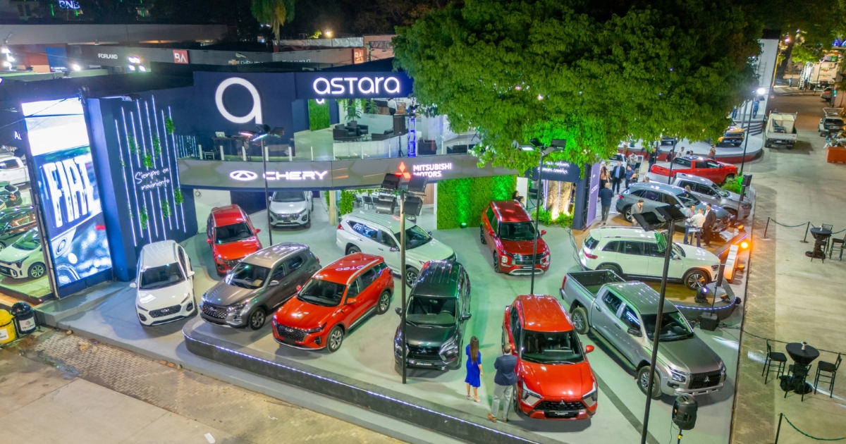 Autos cero kilómetros en Astara, en la Fexpocruz (Foto: Gentileza)