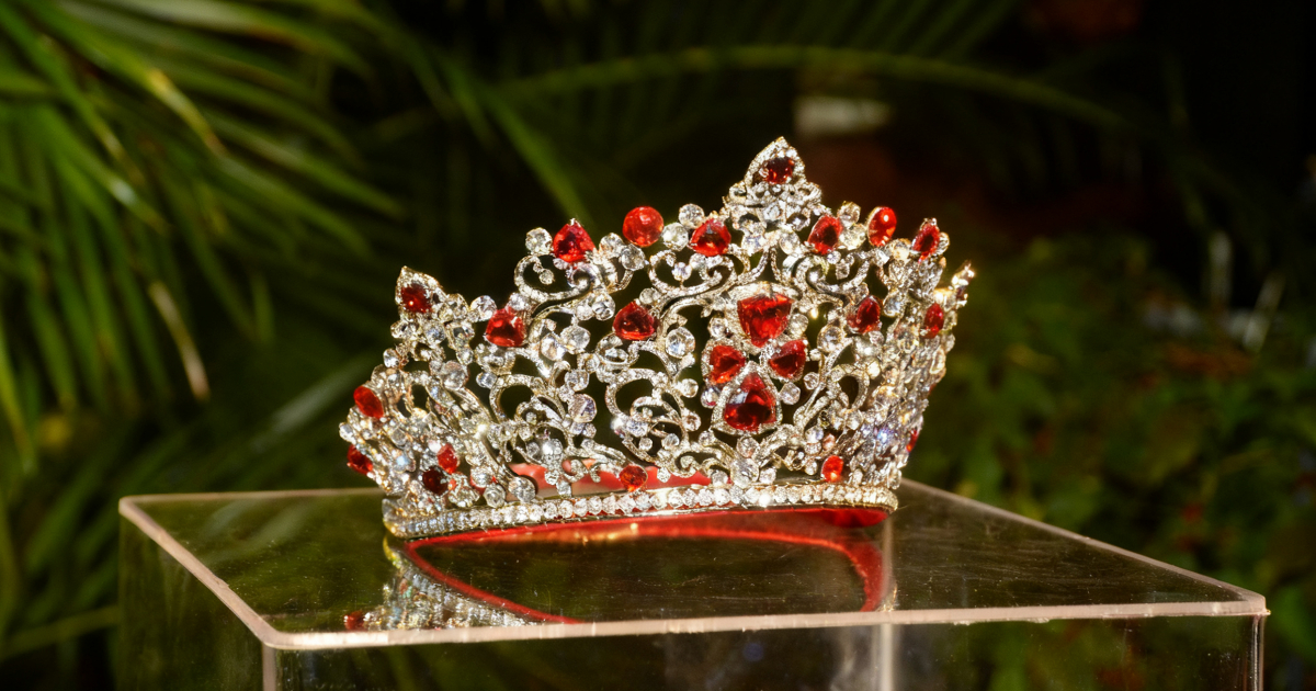 Corona Reina Hispanoamericana 2026 (Foto: Edit IA)