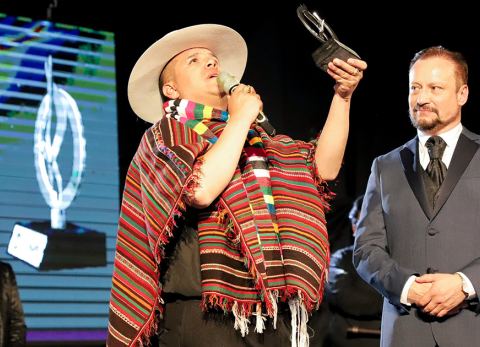 Reconocimiento póstumo a Franz Chuquimia (Foto: Premios Maya)
