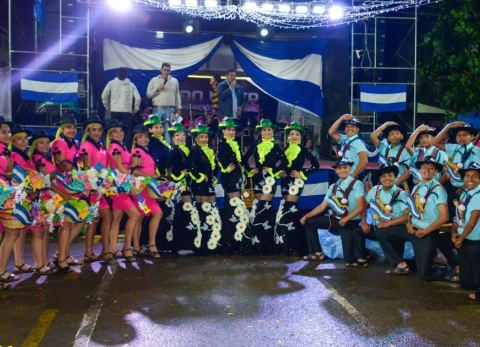 Ballet vallegrandino en el bicentenario (Foto: GAMV)