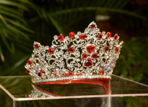 Corona Reina Hispanoamericana 2026 (Foto: Edit IA)