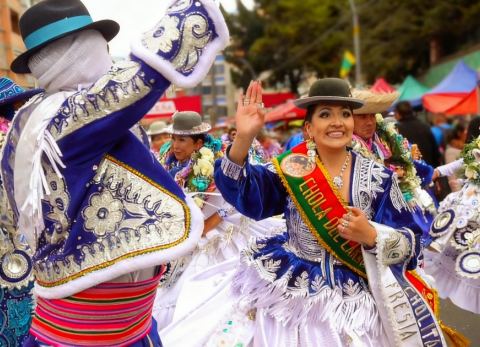 Ch'uta y cholita del Carnaval Paceño 2026 (Foto: Mediabol) 