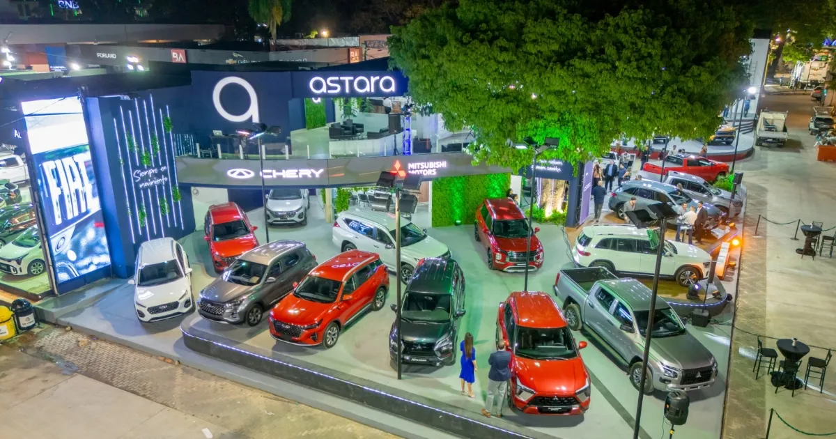 Autos cero kilómetros en Astara, en la Fexpocruz (Foto: Gentileza)
