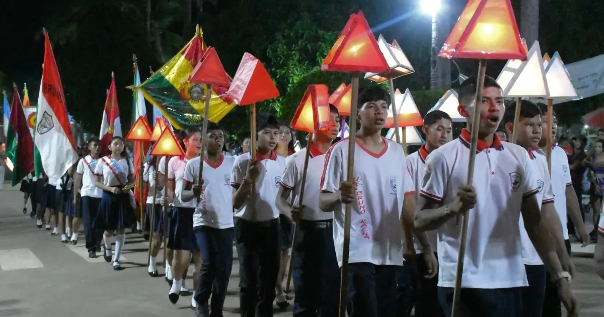 Desfile de teas por los 99 años de Porvenir (Foto: GAMP) 